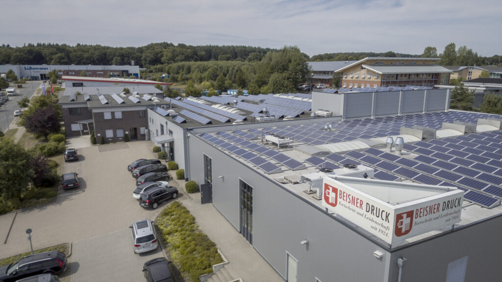 Firmengebäude_farbig - Beisner Druck GmbH & Co. KG Ein Foto des Gebäudes der Beisner Druck GmbH & Co. KG.