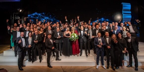 Gewinnerbild der Druck & Medien Award-Verleihung 2022 mit dem Team von BEISNER DRUCK - Ihrer Druckerei bei Hamburg